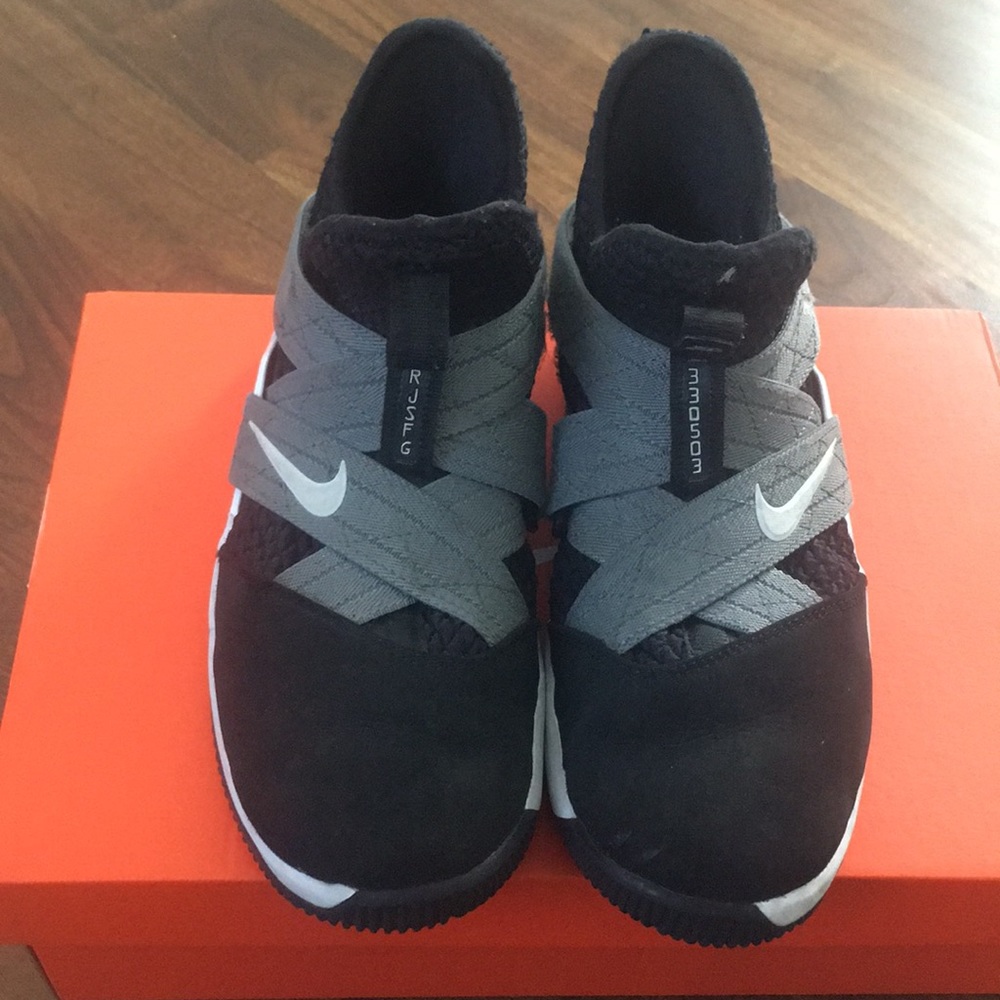 Nike Boys Sneakers size 6Y